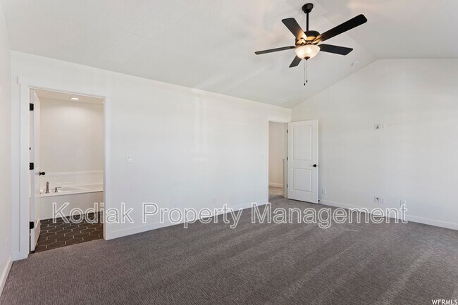 Building Photo - 991 Shoreline Dr