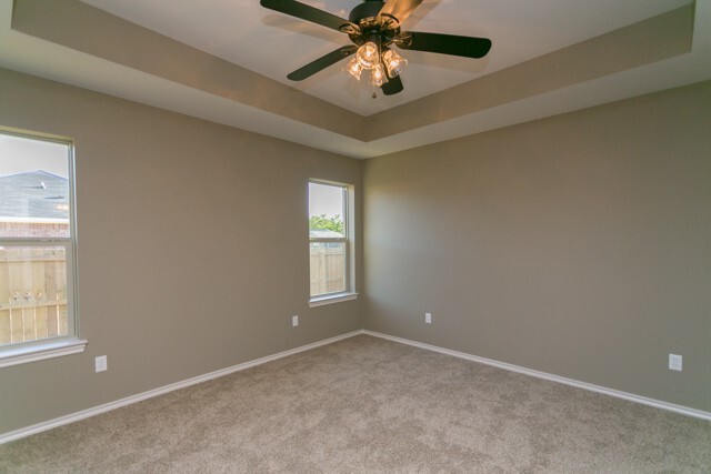 Building Photo - MOVE IN READY $200 OFF 1st month's rent -S...