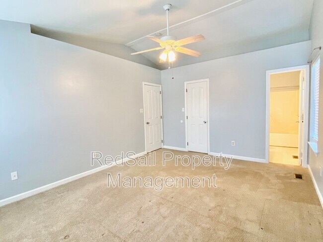 Building Photo - 926 Woodcreek Dr