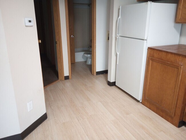 Building Photo - Dearborn 2 bed 1 bath, Great location off Miss. and Sable near I-225 and Aurora Mall