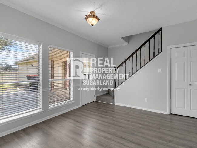 Building Photo - Executive Living in the Heart of Sugar Land