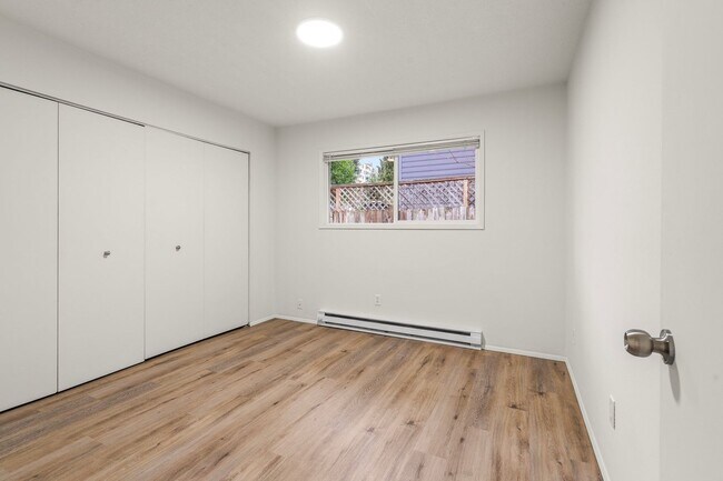 Building Photo - 1912-1914 SE Tacoma St.