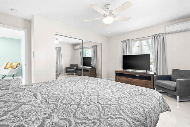 Building Photo - Upgraded 5 bedroom, 3 bath home
