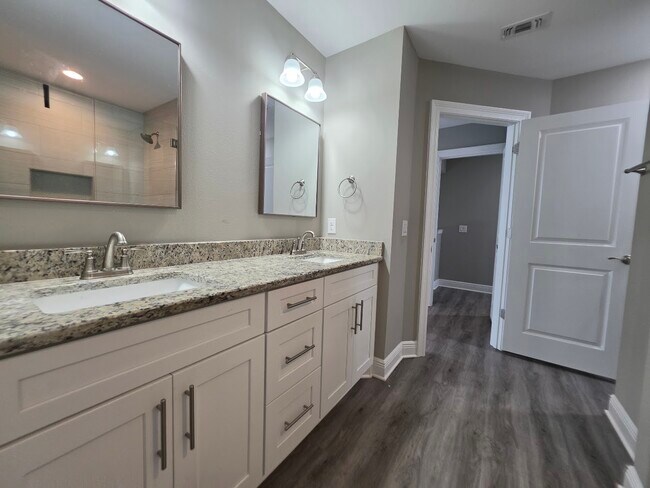 Building Photo - 2331 Hadleigh Hills Ct