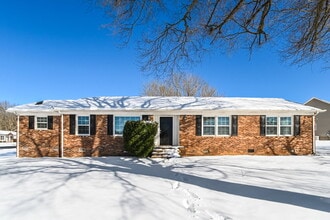 Building Photo - 717 Goose Creek Dr