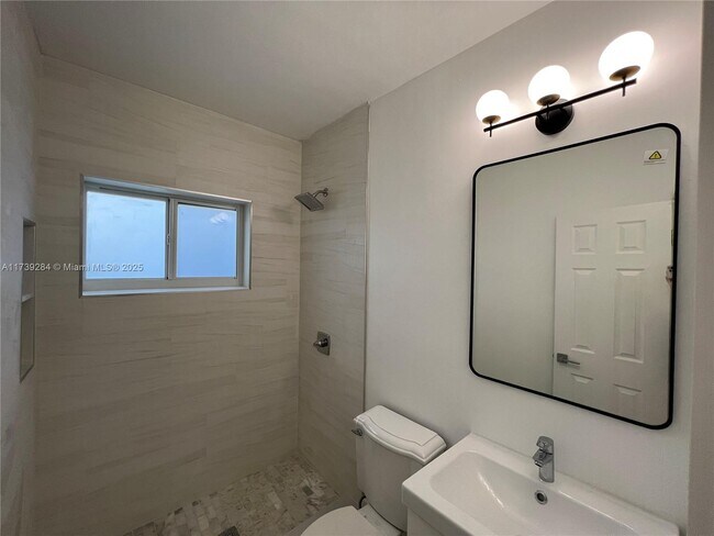 Building Photo - $2,395