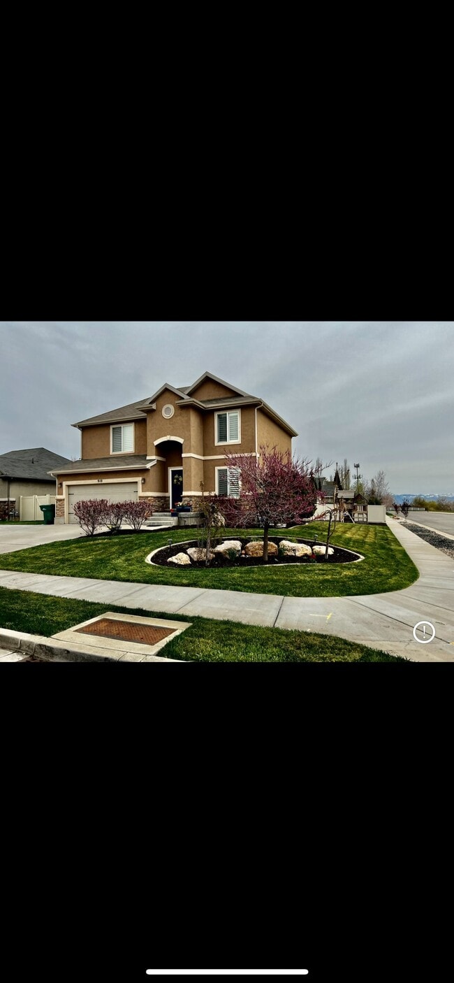 Primary Photo - 910 E James Cir