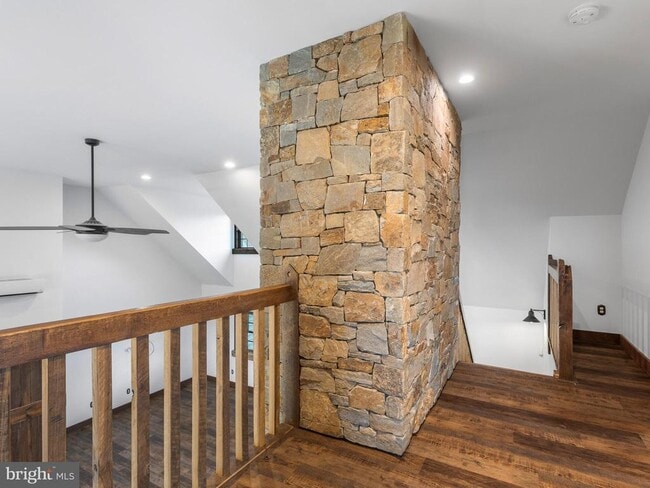 Building Photo - 42 Pine Grove Ln