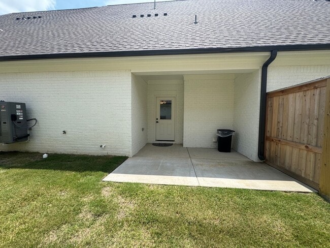 Building Photo - 3 bed 3.5 bath house in South Grove!