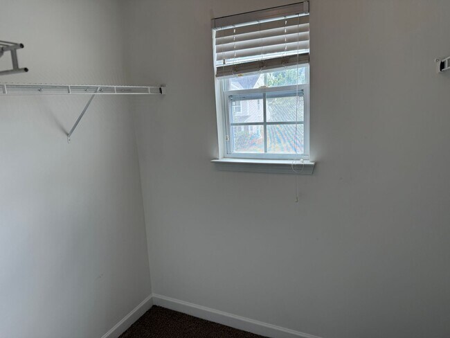 Building Photo - Modern Townhome in Steele Creek – Walkable...