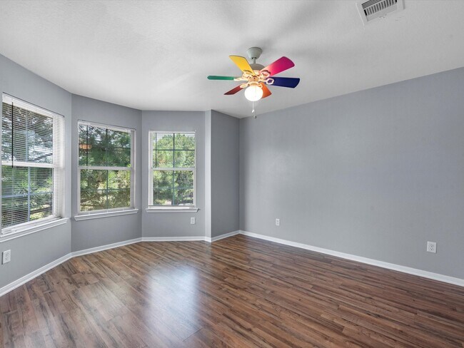Building Photo - 6131 Settlers Lake Cir W