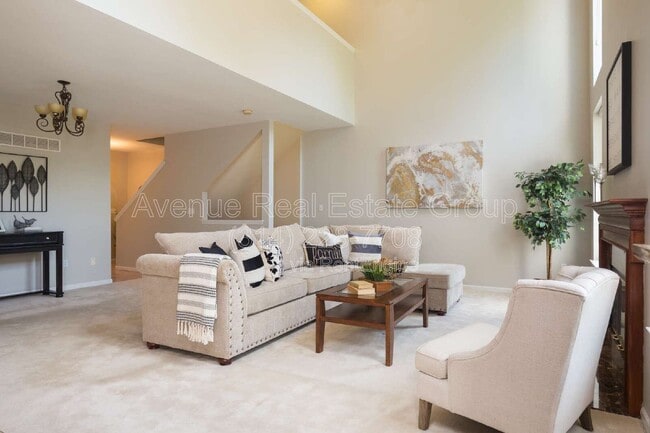 Building Photo - 8947 Hilltop Manor Dr