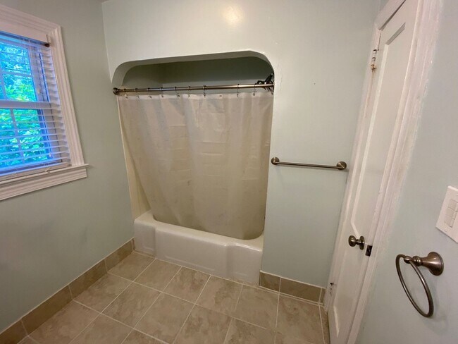 Building Photo - Spacious 4-Bedroom Home with Pool! "ASK ABOUT OUR ZERO-DEPOSIT OPTION"