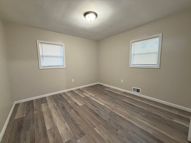 Building Photo - RENOVATED DUPLEX!