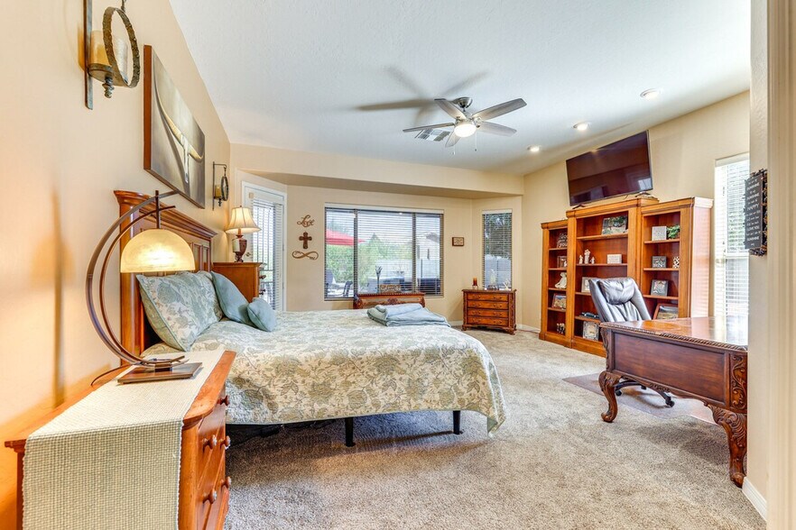 Building Photo - 1425 N Harper Cir