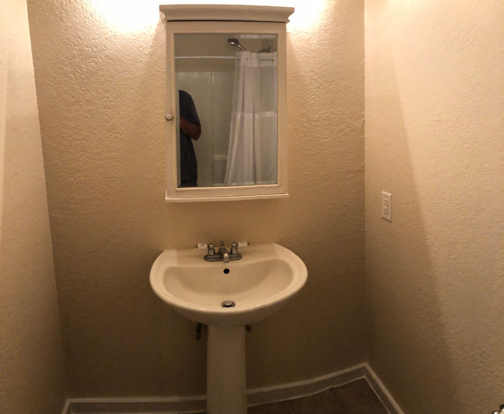 Building Photo - 2524 Winchester Dr