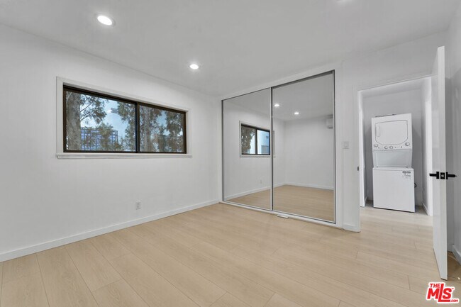 Building Photo - 926 N Spaulding Ave