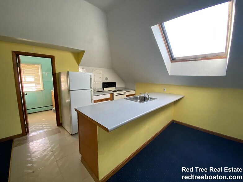 Primary Photo - 2 Portina Rd