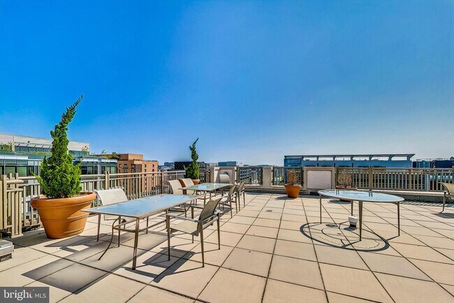 Building Photo - 1150 K St NW