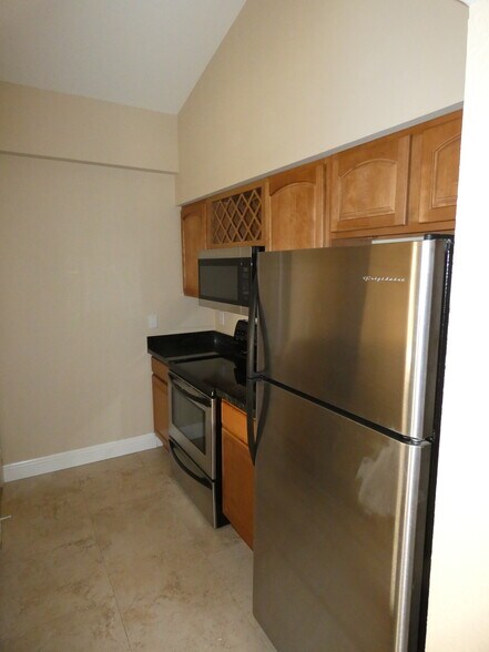 Building Photo - 2881 N Oakland Forest Dr