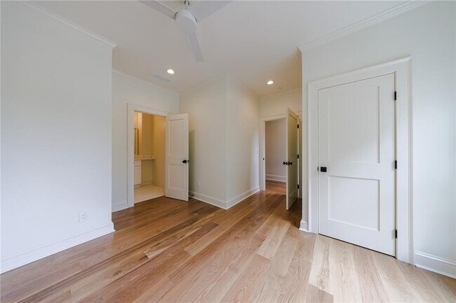 Building Photo - 2717 Skyland Dr NE