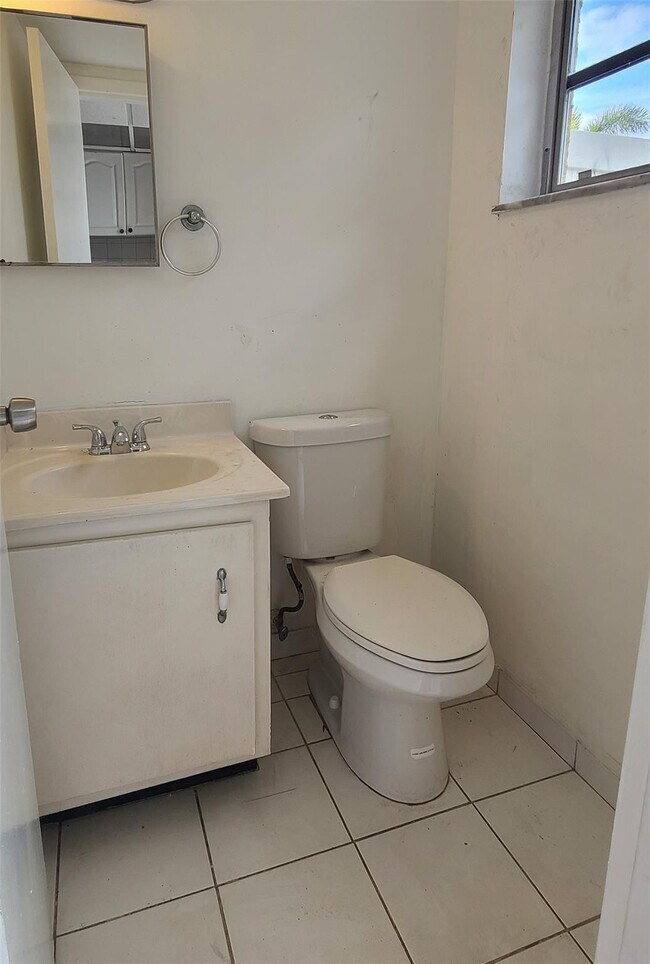 Building Photo - 4121 NW 26th St