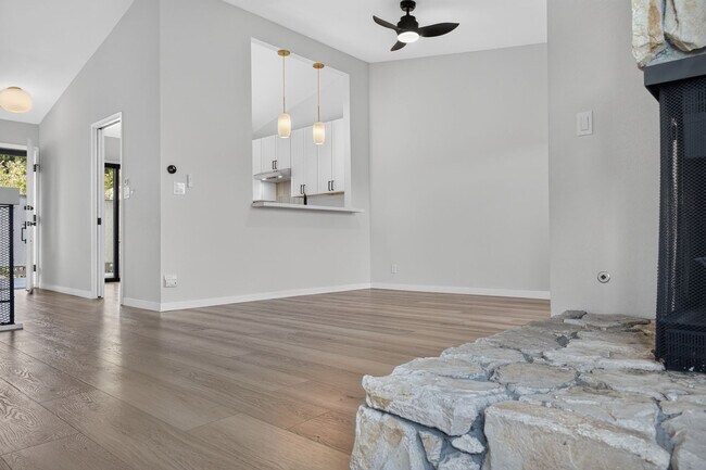 Building Photo - Beautiful 2BR/2BA Townhome with Valley Views, Covered Parking & In-Unit Laundry