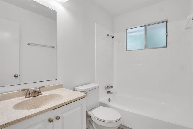 Building Photo - 9611 Meadowheath Dr
