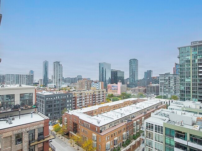 Building Photo - 330 N Jefferson St