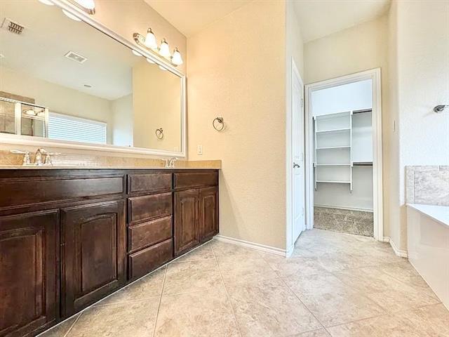 Building Photo - 3020 Tamarack Ln