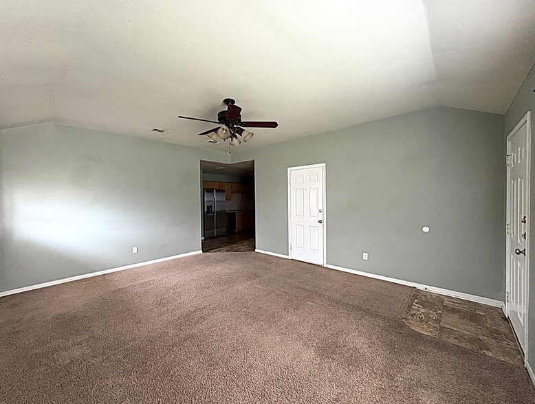 Building Photo - 507 Manhattan Dr