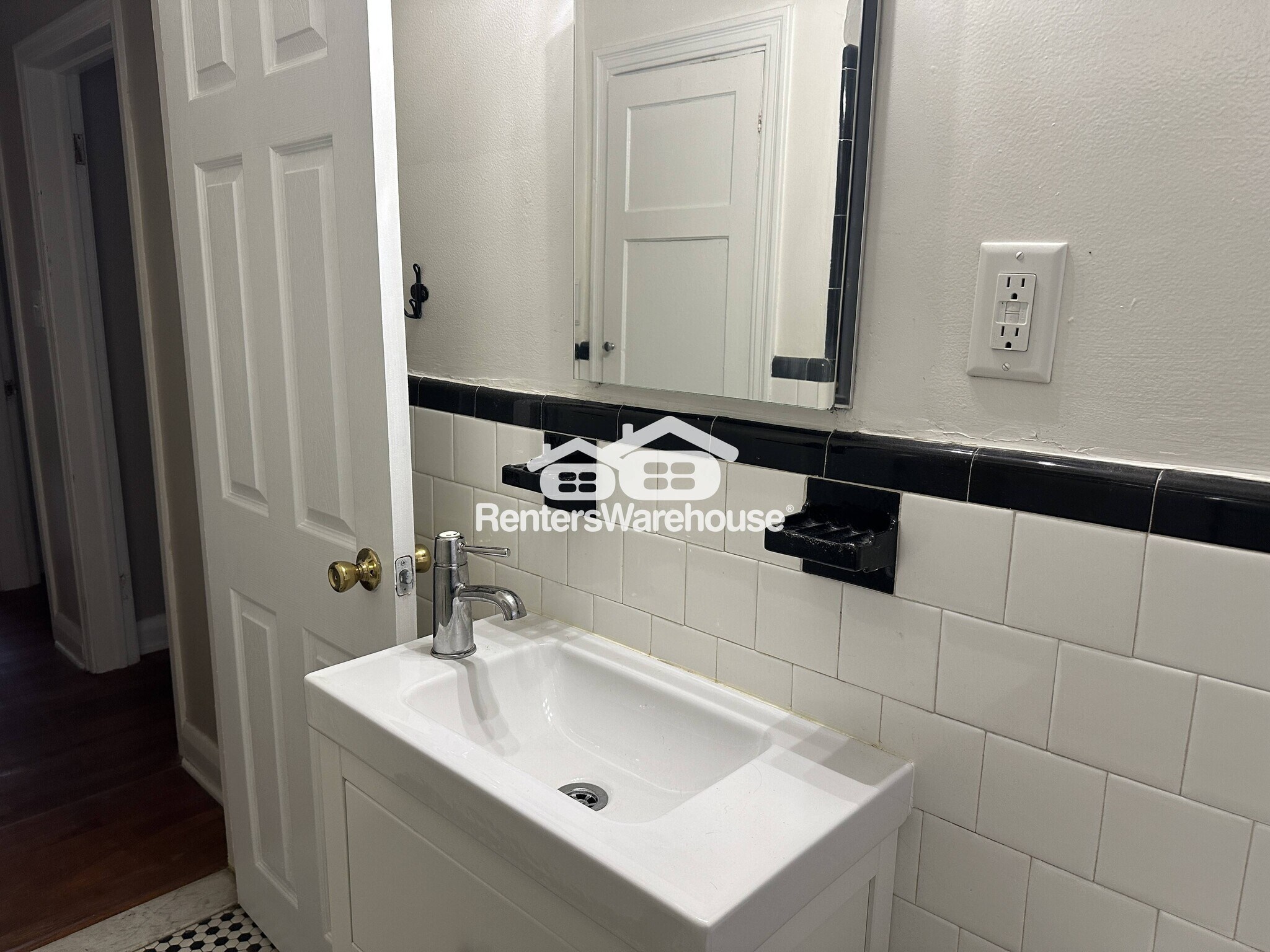 Building Photo - 3219 Taylor Ave