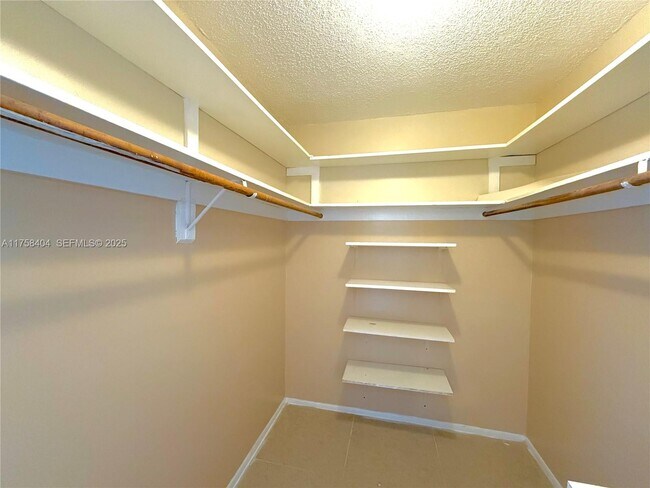 Building Photo - 920 NE 199th St