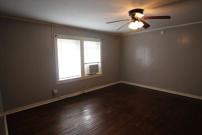 Building Photo - Available! 1 Bedroom 1 Bathroom Apartment close to Downtown Tyler!