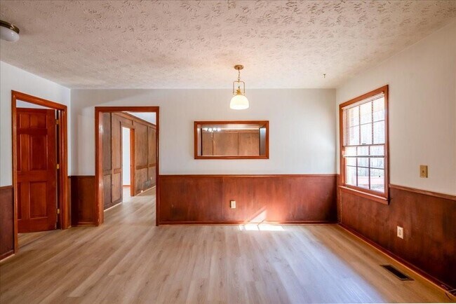 Building Photo - 4967 Macland Rd