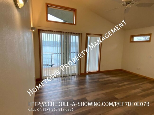 Building Photo - Waterfront Rambler on Pattison Lake! Avail...