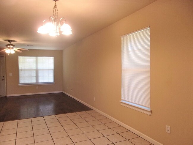 Building Photo - 3 BED 2 BATH 2 CAR GARAGE HOME- NW OKC