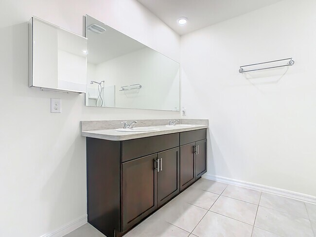 Building Photo - 3348 Perennial Ln