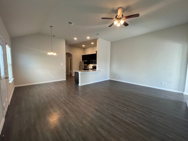 Building Photo - Luxury 3/2 Duplex in Seguin, Texas