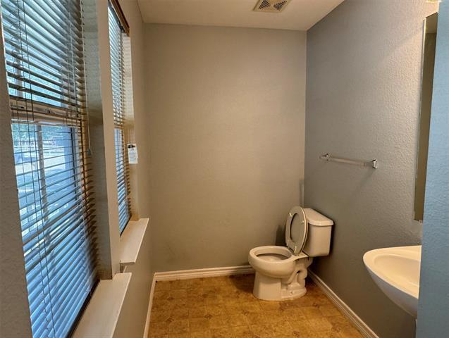 Building Photo - 6909 Planters Row Dr