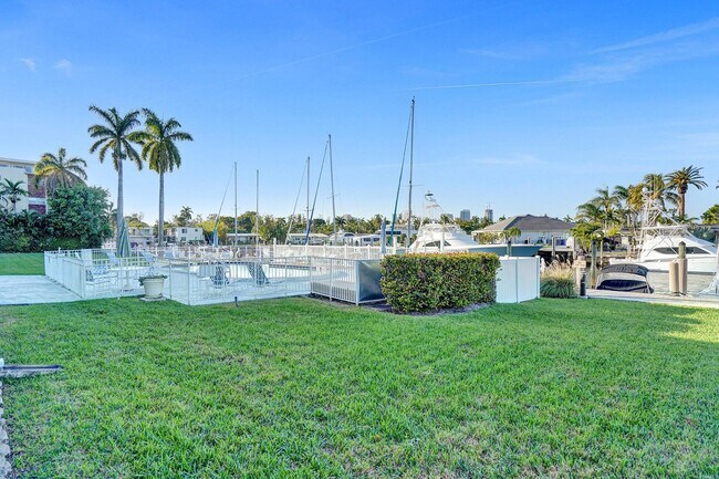 Building Photo - 1475 SE 15th St