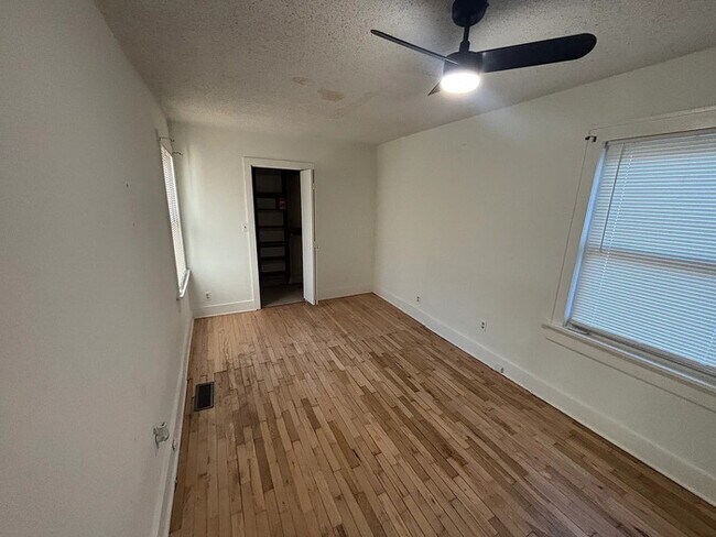 Building Photo - 635 N Chautauqua Ave