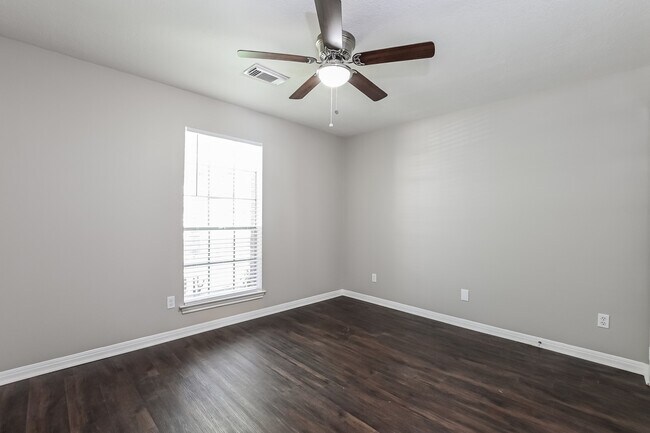 Building Photo - 521 Cedar Ave