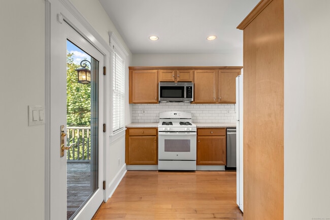 Building Photo - 18 Wessels Pl