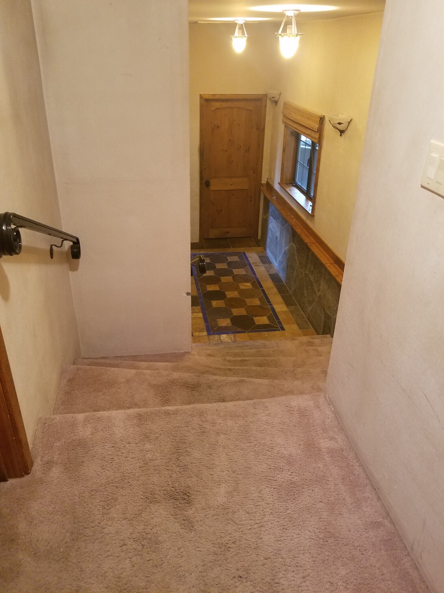 Split level w steps down to 2 bedrooms - 9406 Ventura Way