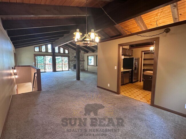 Building Photo - Spacious 3 Bed, 3.5 Bath Home with Forest ...