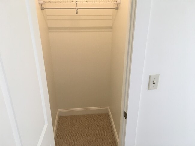 Building Photo - 875 Elm St