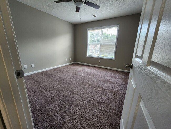Building Photo - 4048 New Grange Cir