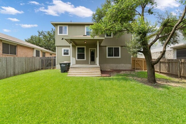 Building Photo - 2704 Greenlee Dr