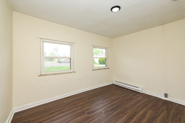 Building Photo - 148 Burgess Ave